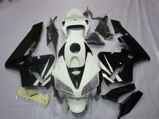 2005-2006 Black and White Honda CBR600RR Motorcycle Fairing 2005-2006 Black and White Honda CBR600RR Motorcycle Fairing